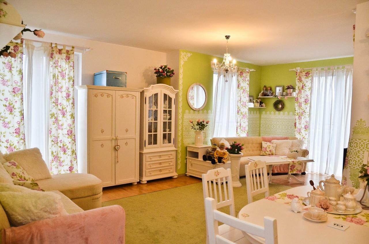 Romantic Apartman ハイデゥソボスロー エクステリア 写真