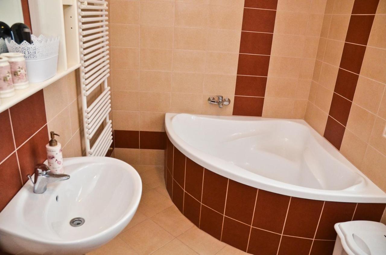 Romantic Apartman ハイデゥソボスロー エクステリア 写真